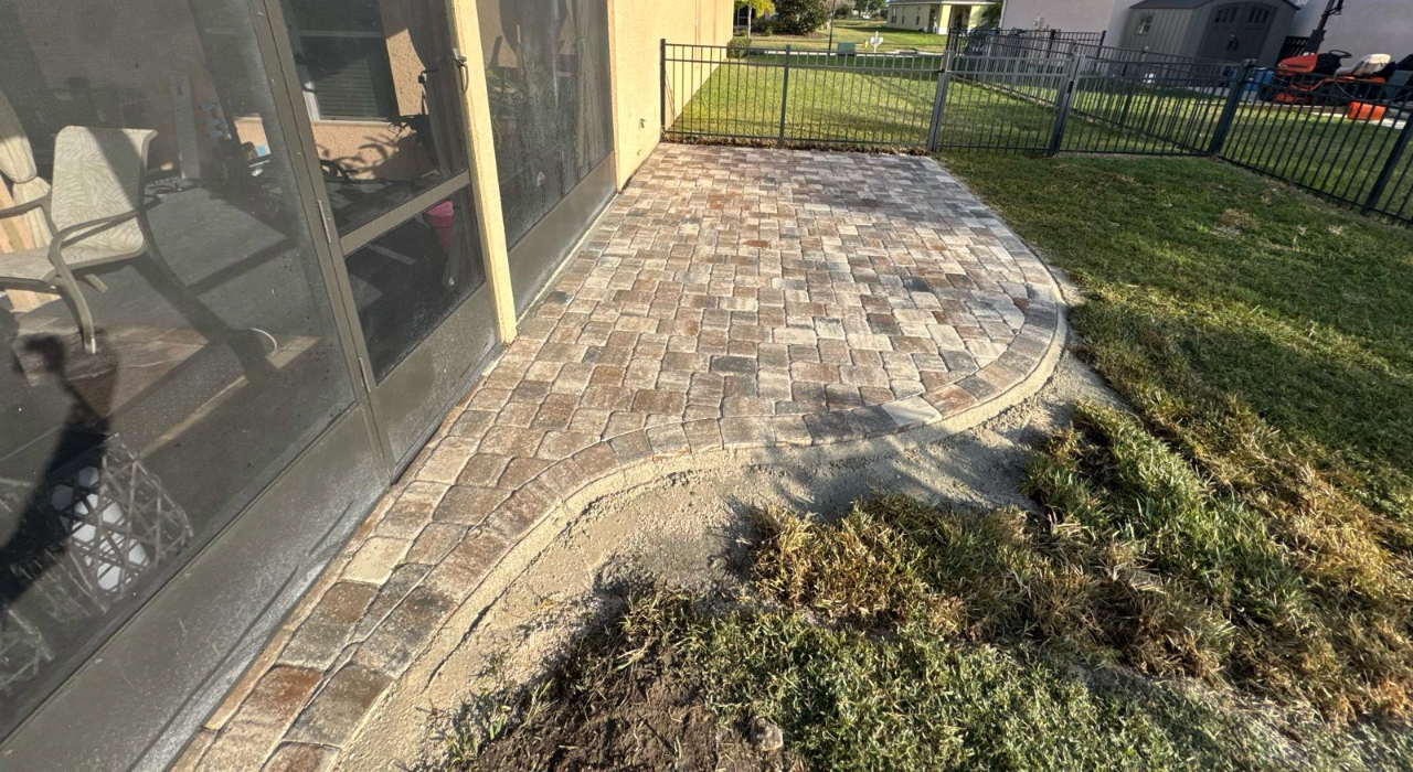 A beautiful curved paver patio edge. Discover how to stop weeds between pavers along curves.