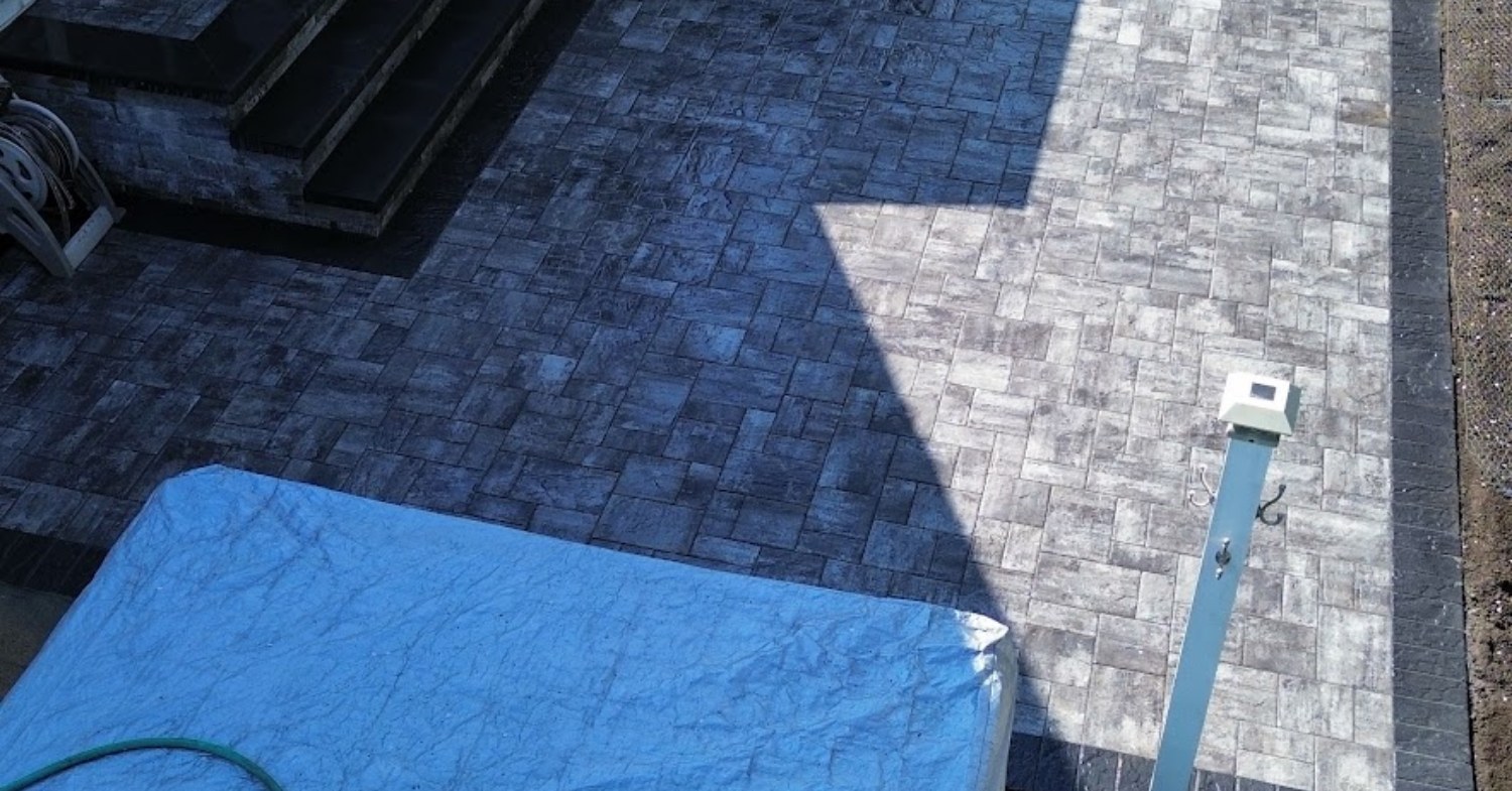 what sand goes under pavers